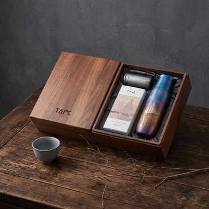 TAIC 太可｜莫內大師系列 帆影純鈦手工整刻燜茶杯 390mL ＋ 茶葉罐 120mL
